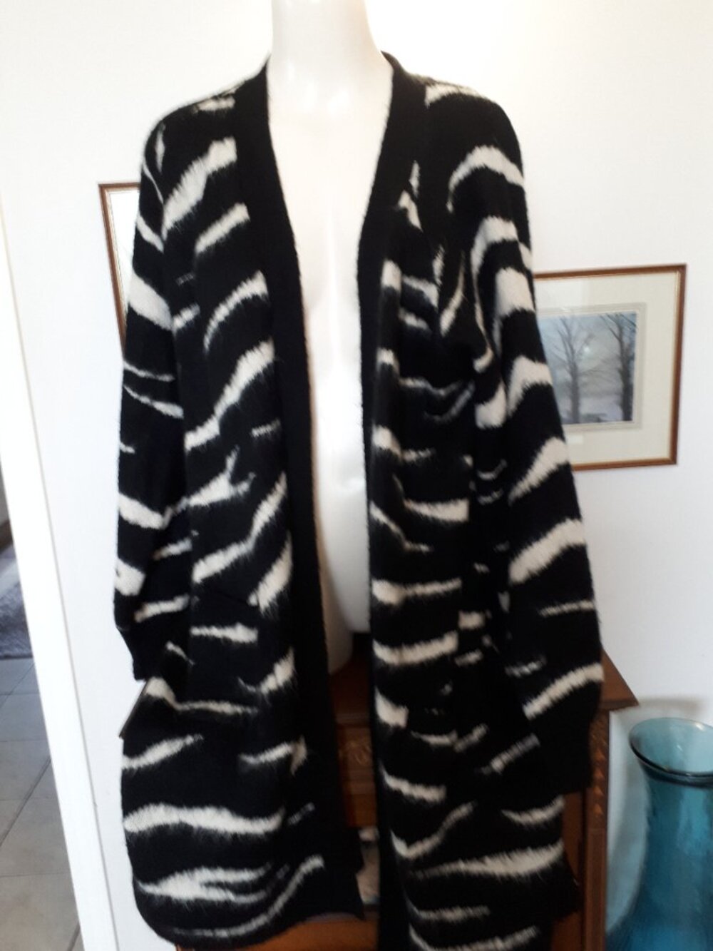 Sweater Coat with matching scarf - Size XL - Black & White Animal Print - Picture 2 of 10